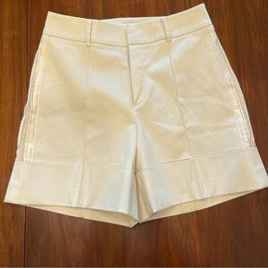 GOEN J FLARED SHORTS Cream High Waist Cuffed Leg Lace Side TrimGorgeous! Size 8